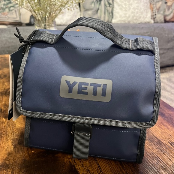 *** SOLD ***. Yeti Daytrip Lunch Box - Picture 9 of 12